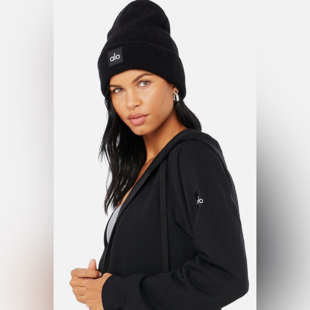 NWT ALO Yoga Knitted Everyday Relaxed Beanie Hat Winter Cover